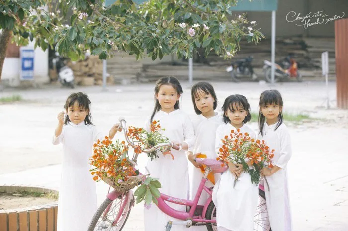 Bộ ảnh: Các bé mẫu giáo diện áo dài trắng, chụp ảnh kỷ yếu xinh như thiên  thần