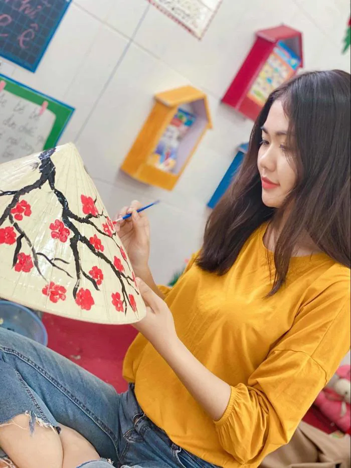 Cô giáo mầm non xinh như hotgirl, giấy khen kín tường với tâm niệm nhất mực  'yêu nghề mến trẻ'