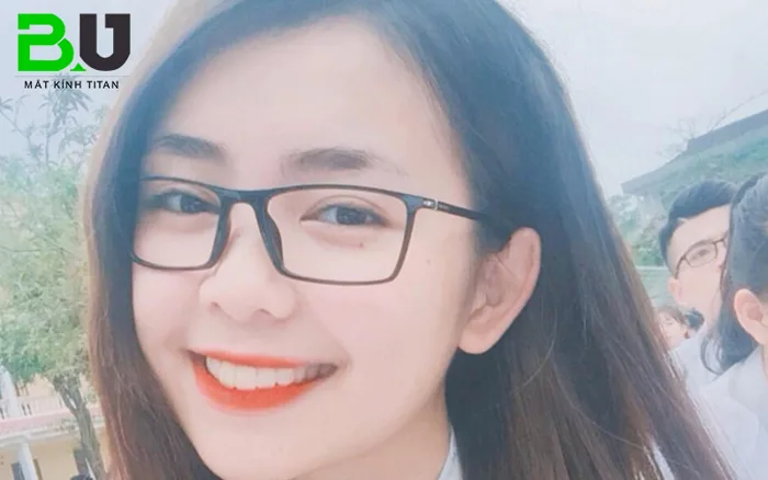 Nhan sắc “lên hương” nhờ chọn kính cận đẹp cho nữ mặt tròn phù hợp