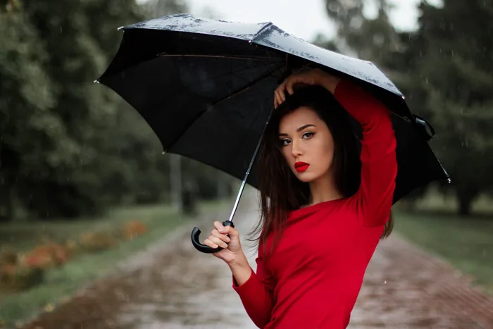 hình ảnh : những người, con gái, đàn bà, mưa, hình chụp, giống cái,  Brunette, Chân dung, mô hình, Mùa xuân, Đỏ, ô, màu, Mùa thu, công viên,  thời trang, chuyên nghiệp,