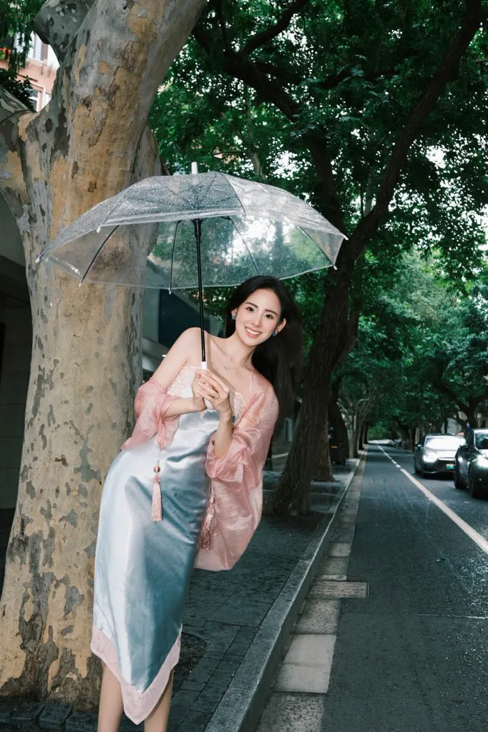 Bộ ảnh ngày mưa của Hương Liên gây sốt
