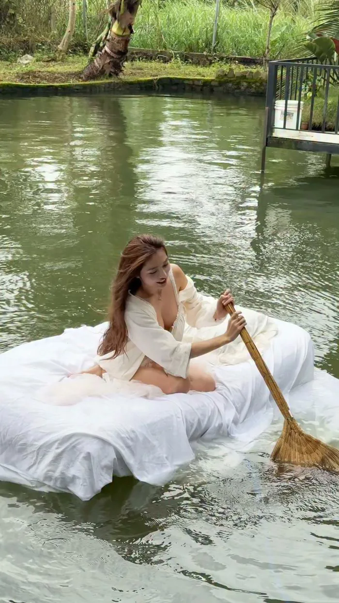 Hậu trường tắm mưa chụp ảnh của cô nàng hot girl xinh đẹp, thu hút cả triệu  lượt xem chỉ trong nháy mắt
