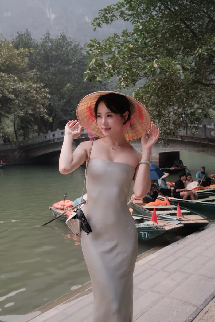 Mê mẩn với khung cảnh Tràng An non nước, qua bộ ảnh của hot girl xinh đẹp  này