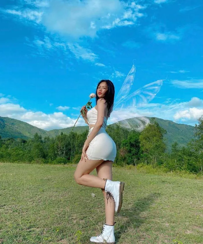 Hot girl Nha Trang quyến rũ với váy lụa