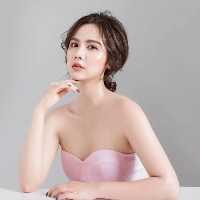 Nhan sắc xinh đẹp của Huyền Lzzie