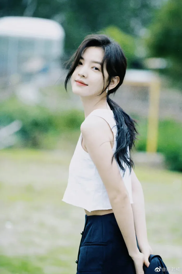 Nhược Nam xinh như em gái nhà bên, Lộ Tư ngọt ngào dưới camera nhà đài