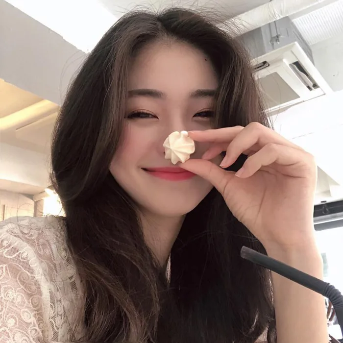 Cô bạn Hàn chiếm spotlight MXH nhờ sở hữu nụ cười đẹp như nắng