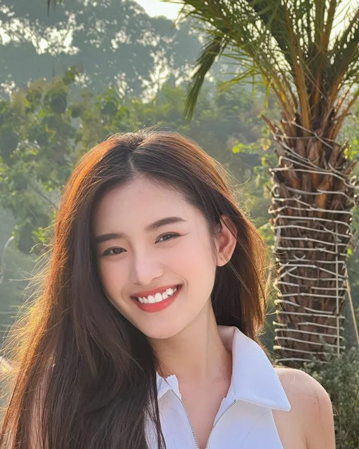 Ngọc nữ mới của làng phim Việt có nụ cười răng khểnh say đắm lòng người