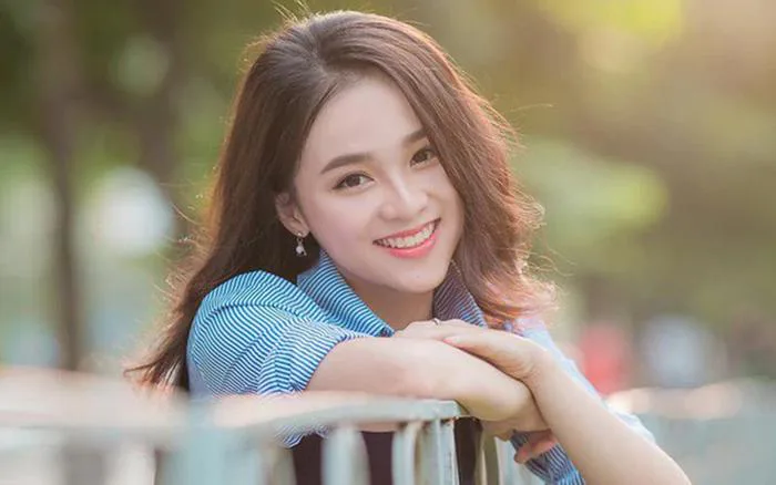 Nụ cười đẹp tựa nắng thu của nữ sinh Hà thành