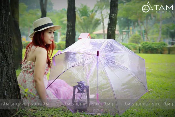 Ý TƯỞNG CHỤP ẢNH ĐỘC ĐÁO LÃNG MẠN VỚI Ô DÙ TRONG SUỐT