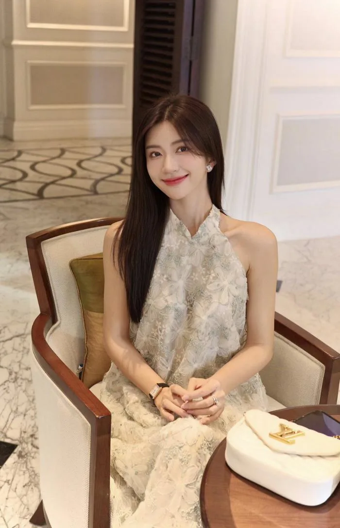 Nhan sắc cuốn hút của 4 nữ diễn viên phim 