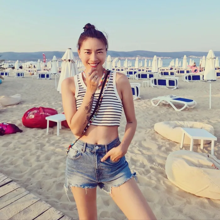 Học sao Việt cách phối đồ đơn giản với quần jean short