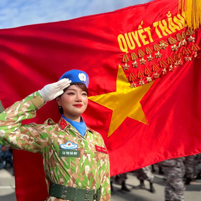 10 nữ quân nhân Việt Nam chỉ cần nở nụ cười là khuynh đảo mạng xã hội