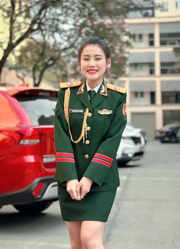 Rời bộ quân phục, gu thời trang của 