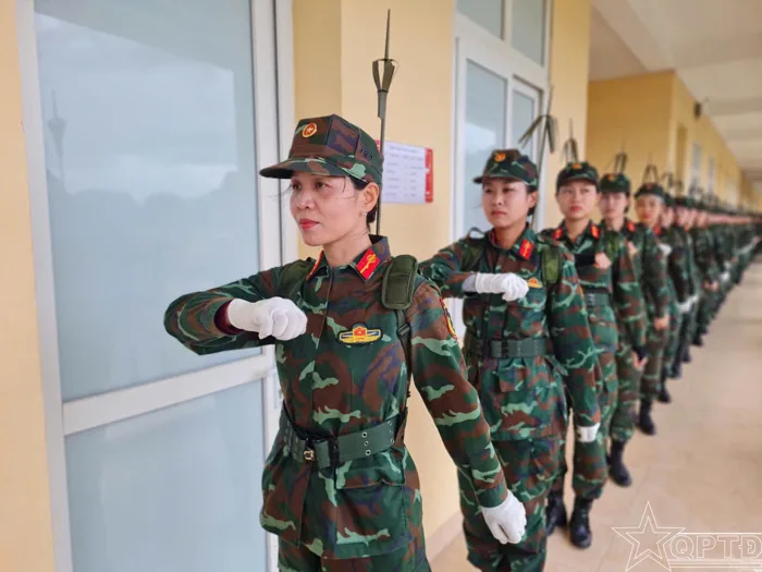 Bài 1: Tự hào hình ảnh nữ quân nhân Thủ đô