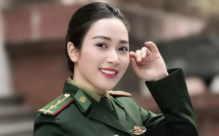 Nữ quân nhân gây sốt ở Dinh Độc Lập vì xinh như hoa hậu là ai?