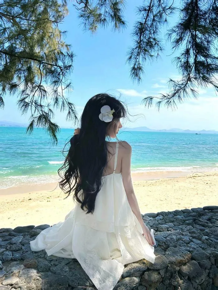 100+ Mẫu ảnh đi biển chụp sau lưng sáng tạo cho nàng tham khảo