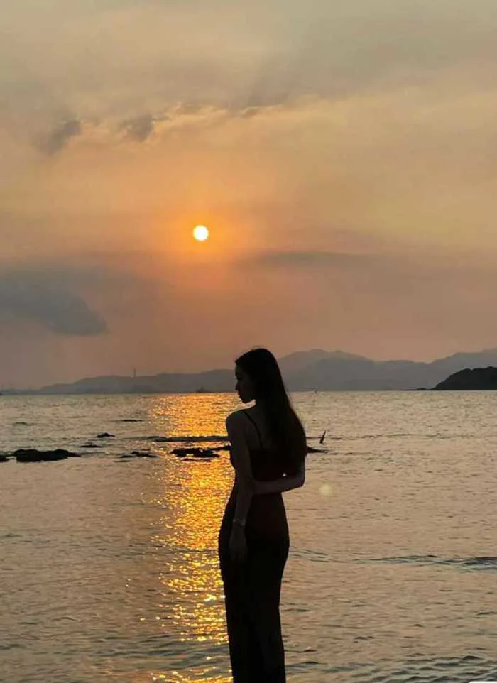 Ảnh đi biển chụp sau lưng tuyệt đẹp
