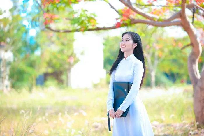 Bộ hình nữ sinh chụp với hoa phượng ở Sài Gòn tuyệt đẹp- HThao Studio