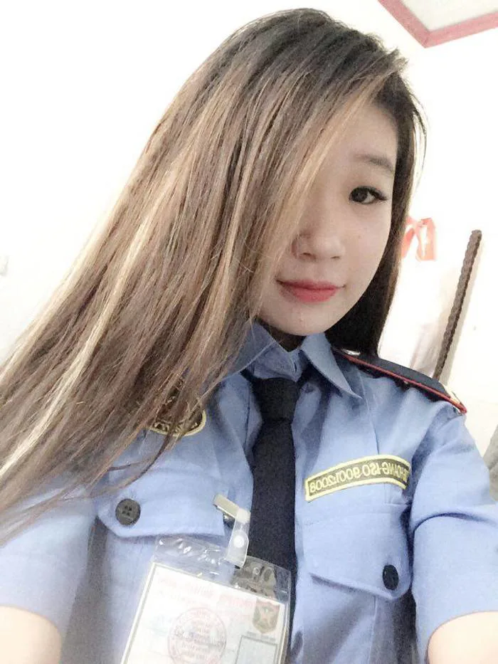 Cô gái bảo vệ xinh xắn ở Sài Gòn gây sốt dân mạng là ai?