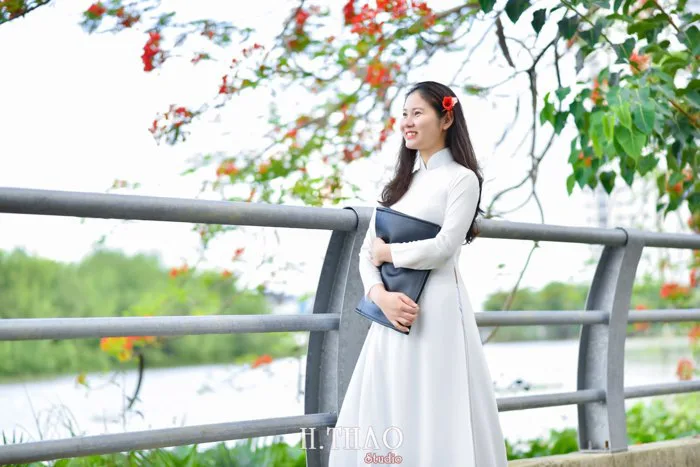 Bộ hình nữ sinh chụp với hoa phượng ở Sài Gòn tuyệt đẹp- HThao Studio