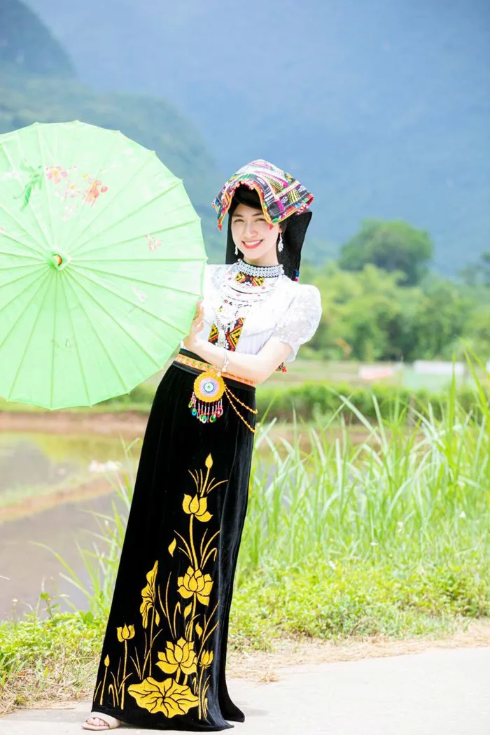 Đi Sapa mặc gì? 15 outfit xinh đẹp ôm trọn bộ ảnh “ngàn like” | Harper's Bazaar Việt Nam
