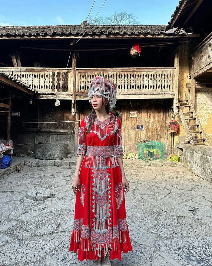 Đi Sapa mặc gì? 15 outfit xinh đẹp ôm trọn bộ ảnh “ngàn like” | Harper's Bazaar Việt Nam