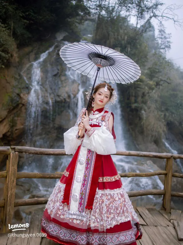 Ảnh gái xinh che mặt cute ở Sapa: giơ máy là có hình sống ảo siêu đẹp