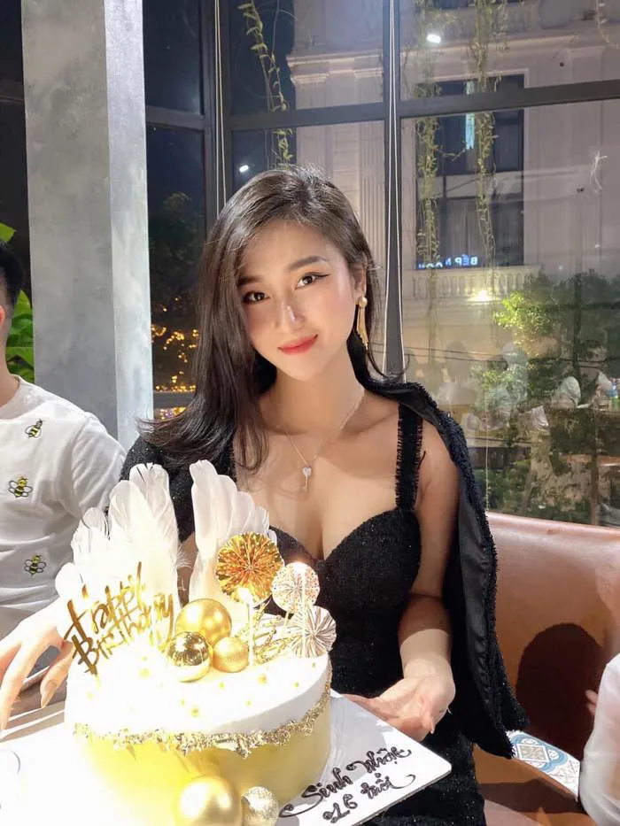 Ảnh Gái Đẹp Chúc Mừng Sinh Nhật Dễ Thương Không Tưởng