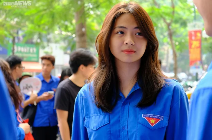 Ngắm nhan sắc những tình nguyện viên xinh đẹp trong kỳ thi vào lớp 10