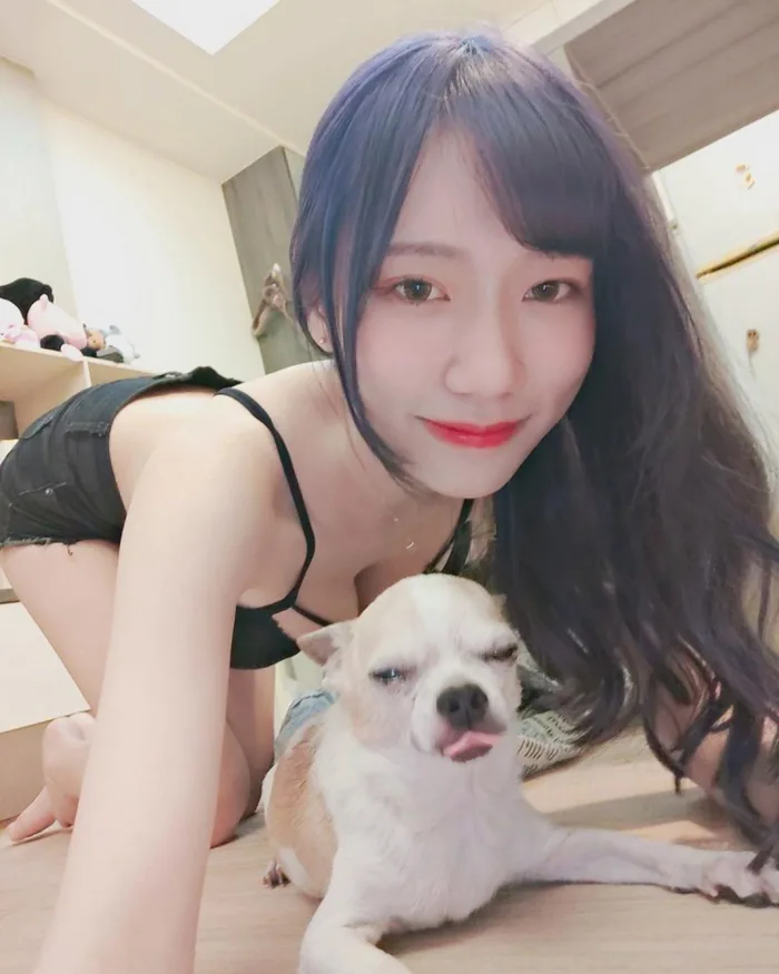 Đăng ảnh check in với chó mèo, nàng hot girl khiến cộng đồng mạng cảm thán  