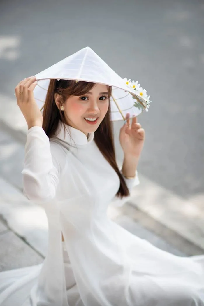 Thiếu nữ Phú Thọ đẹp như sương mai trong trang phục áo dài | Báo Dân trí