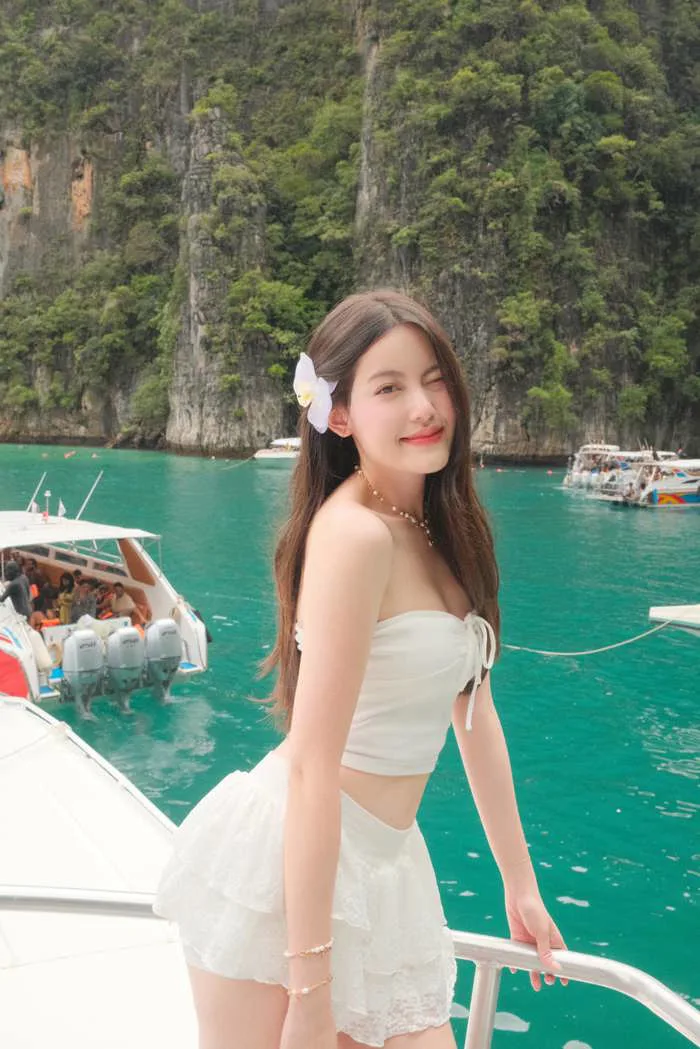 Hot girl Tăng Mỹ Hàn liên tục cập nhật hình ảnh đậm chất nàng thơ, fan nam  ngây ngất sau ồn ào đời tư