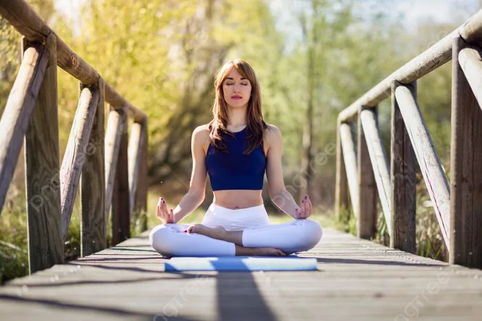 Người Phụ Nữ Trẻ Xinh đẹp Tập Yoga Trong Tự Nhiên Cô Gái Vẻ đẹp Mùa Xuân Hình Chụp Và Hình ảnh Để Tải Về Miễn Phí - Pngtree