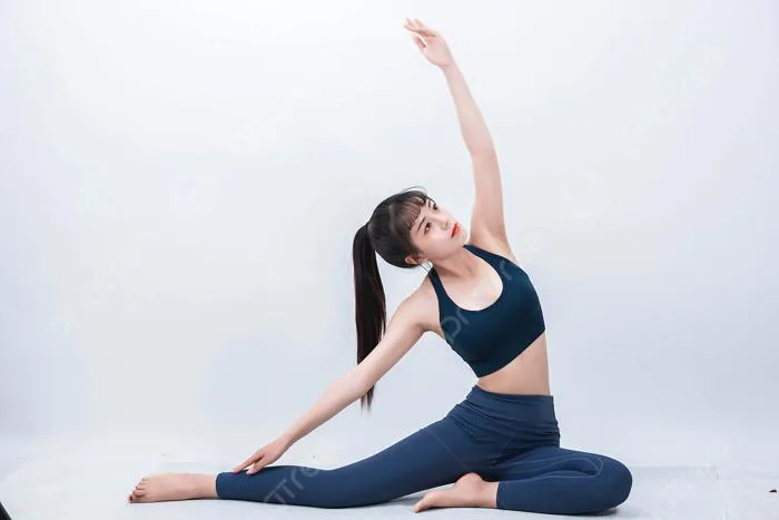 Các Cô Gái Thể Thao Và Thể Dục Tập Yoga Trong Phòng Tập Yoga Vào Buổi Chiều Với Những Bức ảnh Và Hình ảnh Hình Chụp Và Hình ảnh Để Tải Về