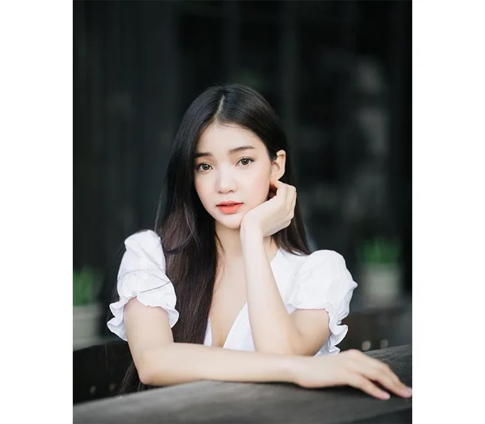 Hot girl Thái sở hữu vẻ đẹp mong manh, nhìn xuống vòng 1 căng tròn mà ai cũng 