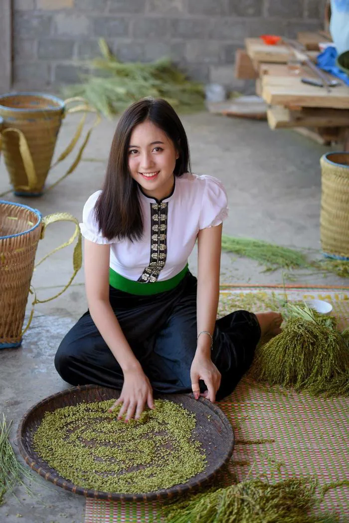Thiếu nữ xinh đẹp mặc đồ dân tộc Thái ở Mù Cang Chải được tìm kiếm rần rần | Báo Dân trí