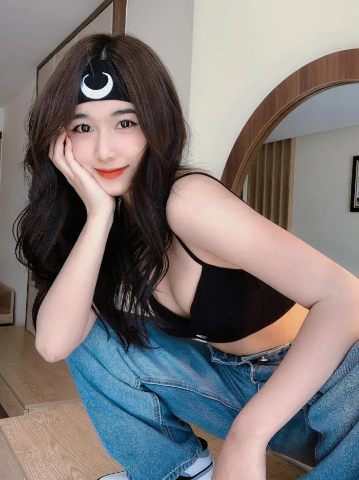Cô nàng hot girl có vẻ đẹp lai Trung gây xôn xao cộng đồng TikTok gần đây