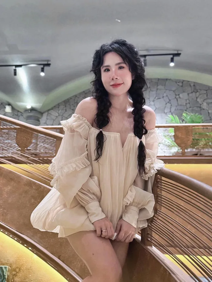 Tiktok Y Bình: Cô gái xinh đẹp, cá tính thích khám phá món ăn bình dân đường phố
