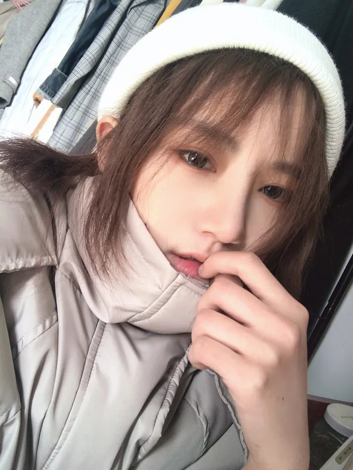 Thất Lục Nhĩ - Hot girl Trung Quốc với vẻ đẹp vừa xinh vừa đẹp trai
