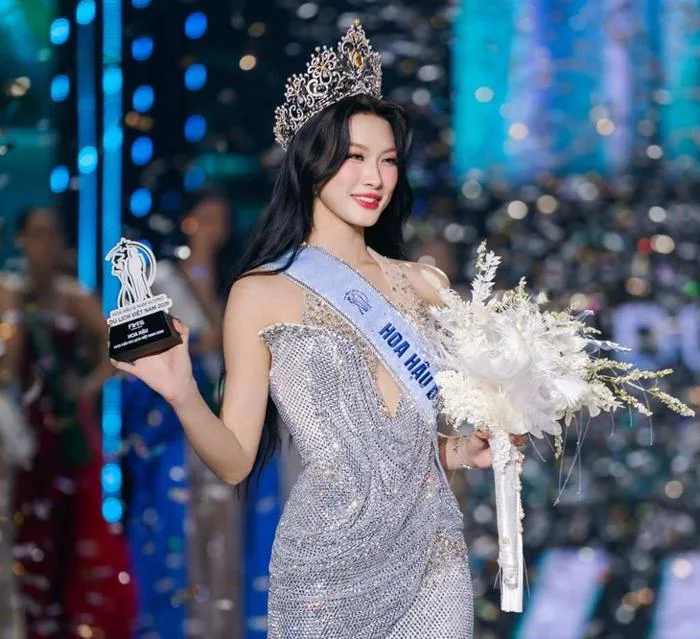 Giải mã những chiếc vương miện hoa hậu Việt Nam: Không chỉ là kim cương -  Tuổi Trẻ Online