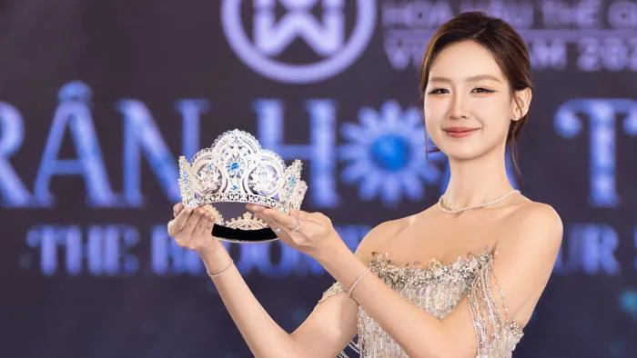 Giải mã những chiếc vương miện hoa hậu Việt Nam: Không chỉ là kim cương -  Tuổi Trẻ Online