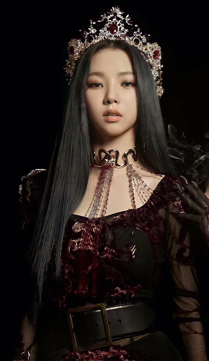 Lisa và dàn thần tượng nữ K-pop khoe sắc với vương miện