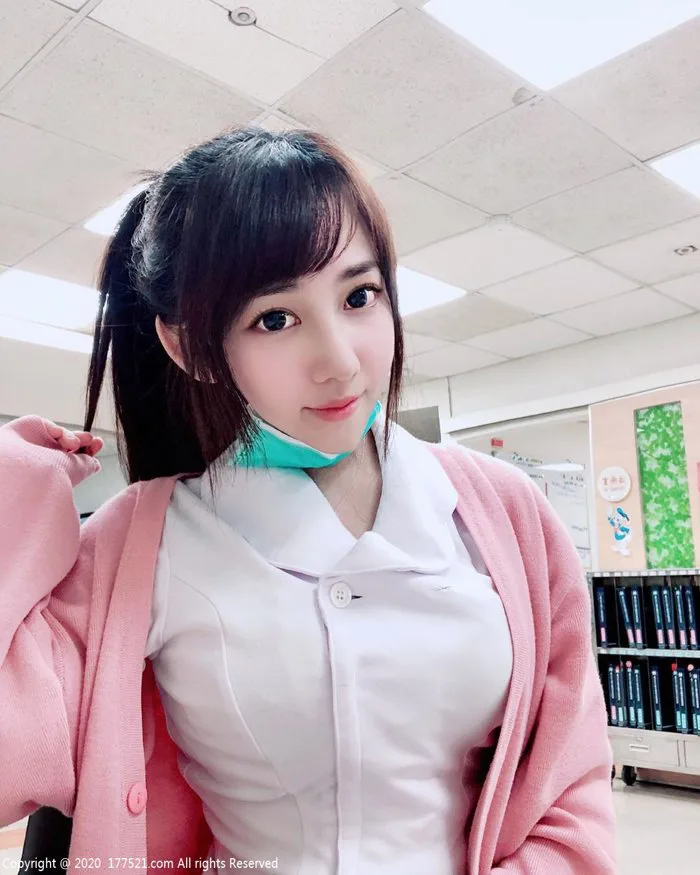 Nữ y tá dáng đẹp như người mẫu nội y, bị đồn có đại gia bao nuôi vì đời sống sang chảnh