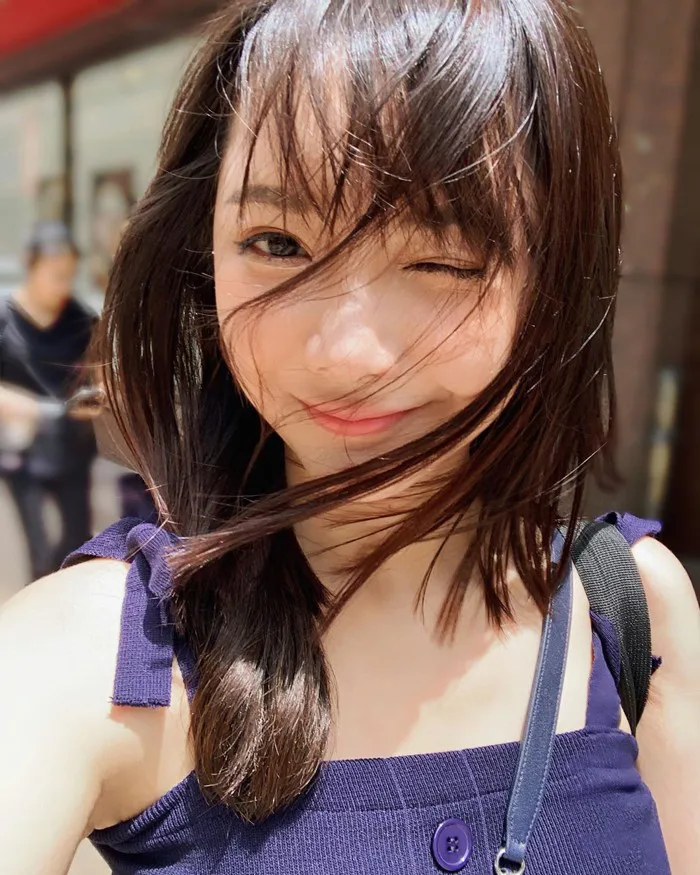 Nữ y tá gây sốt MXH dù đeo khẩu trang kín mít nhưng hình ảnh nóng bỏng ngoài đời mới thực sự được 