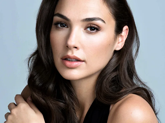Gal Gadot và 9 bí mật của Wonder Woman xinh đẹp nghìn tuổi - ELLE VN Gal Gadot và 9 bí mật của Wonder Woman xinh đẹp nghìn tuổi - ELLE VN