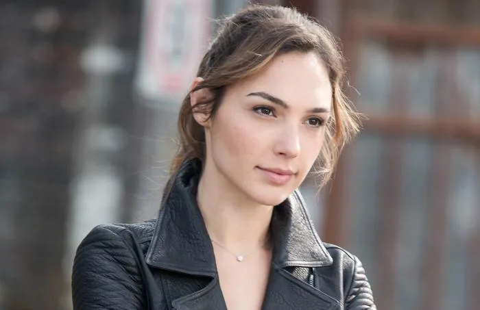 Gal Gadot và 9 bí mật của Wonder Woman xinh đẹp nghìn tuổi - ELLE VN Gal Gadot và 9 bí mật của Wonder Woman xinh đẹp nghìn tuổi - ELLE VN