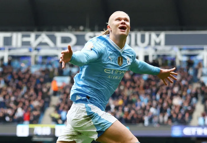 Haaland giúp Man City tạm chiếm ngôi đầu Ngoại hạng Anh