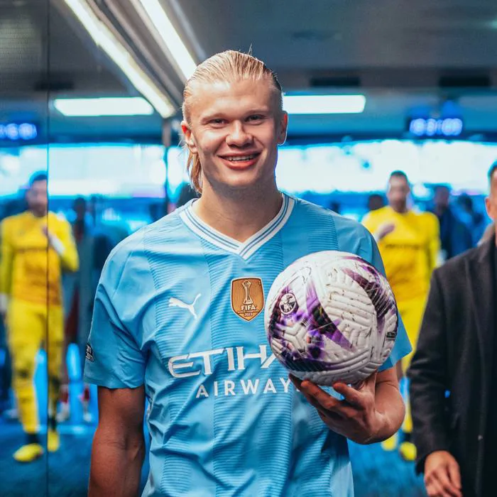 Erling Haaland phản pháo mạnh mẽ cựu danh thủ CLB M.U sau 'cú poker' cho Man City