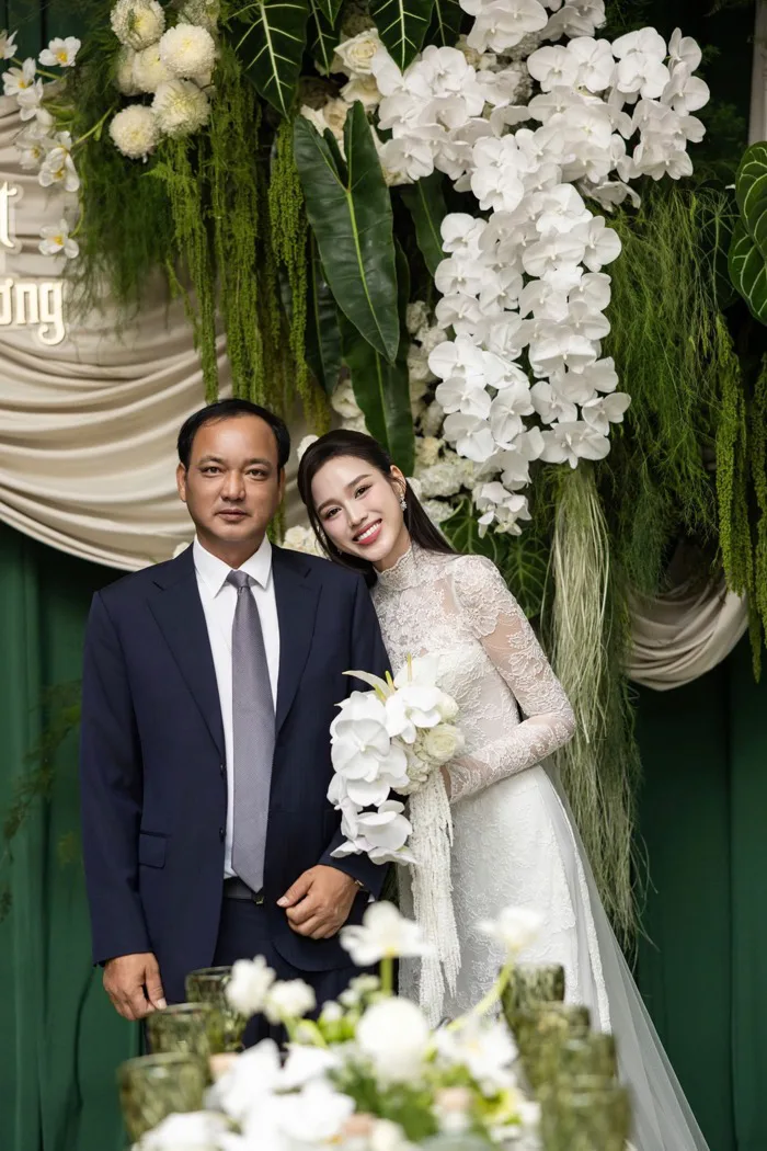 Hoa hậu Đỗ Thị Hà rạng rỡ trong lễ cưới tại Quảng Trị cùng doanh nhân  Nguyễn Viết Vương